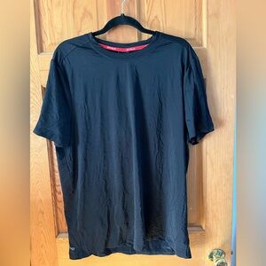 Spyder men’s black Active Breathable Quick Dry Stretch T-shirt size large NWT
